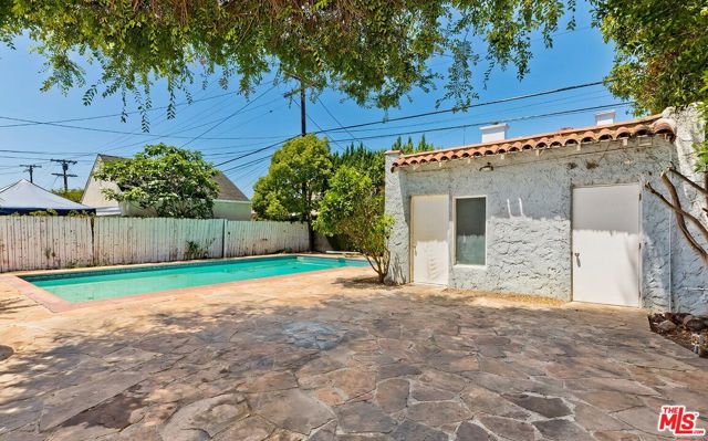 217 S Le Doux Road, Beverly Hills CA: https://media.crmls.org/mediaz/3cb53f8b-b5da-407b-9870-cf711efd3d76.jpg