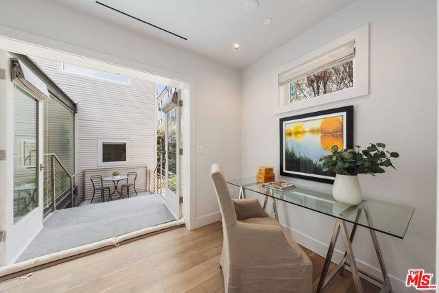 1012 2nd Street, Santa Monica CA: https://media.crmls.org/mediaz/3cb5e963-ddde-45a1-8a41-beae5296ee38.jpg