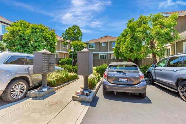 1601 Kentfield Avenue, Redwood City CA: https://media.crmls.org/mediaz/3cb667a7-e0ec-42f5-bfd4-08a58f228ed1.jpg