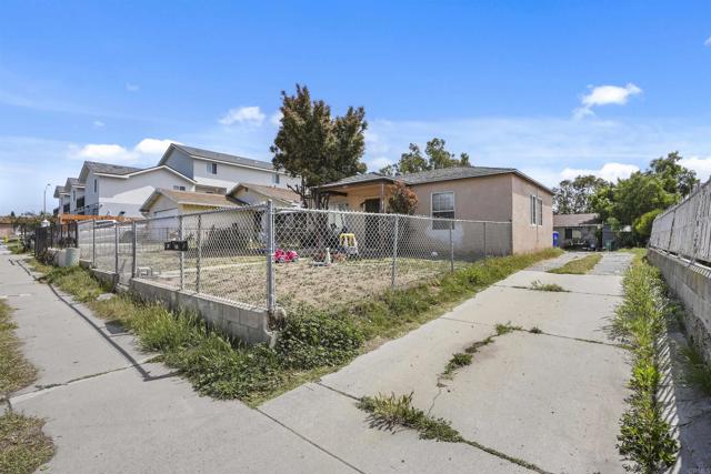 235 37 S Willie James Jones Avenue, San Diego CA: https://media.crmls.org/mediaz/3cb6dc80-89c5-47c9-8f76-502e1fef990c.jpg