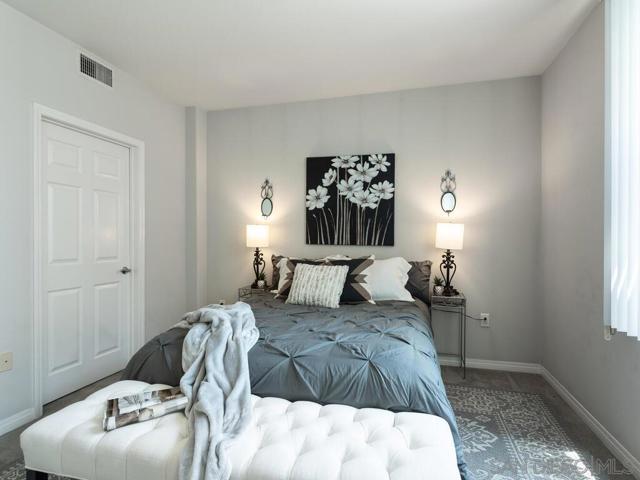 1601 India St, San Diego CA: https://media.crmls.org/mediaz/3cb6dc92-37fd-4dbf-b652-a81aa5e6d092.jpg