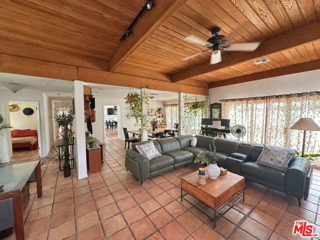 10400 Canby Avenue photo 4