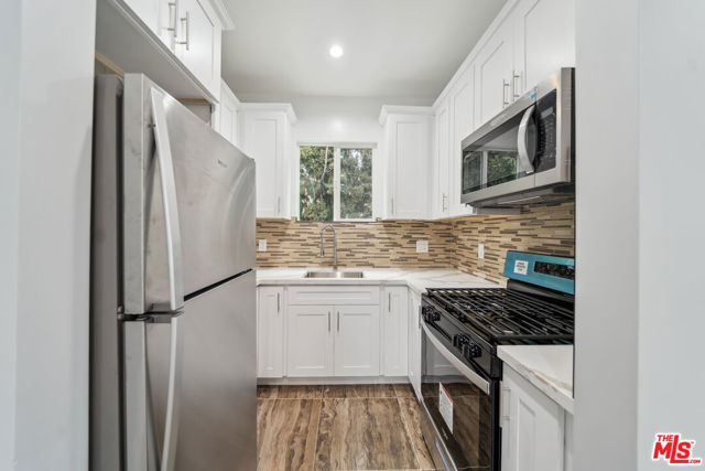 1267 Vin Scully Avenue, Los Angeles CA: https://media.crmls.org/mediaz/3cb75ff9-5dbf-45c6-9de1-7d2e4bd13335.jpg