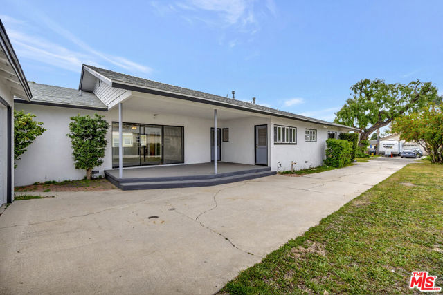 9855 Emperor Avenue, Arcadia CA: https://media.crmls.org/mediaz/3cb77515-4f81-44b0-a2bb-6b165d24eb31.jpg