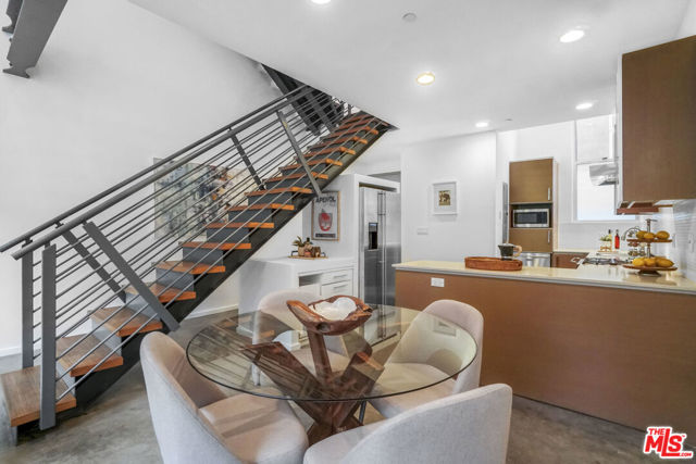 1220 N Orange Grove Avenue, West Hollywood CA: https://media.crmls.org/mediaz/3cb777d7-9610-417f-9303-4243bf4b0963.jpg