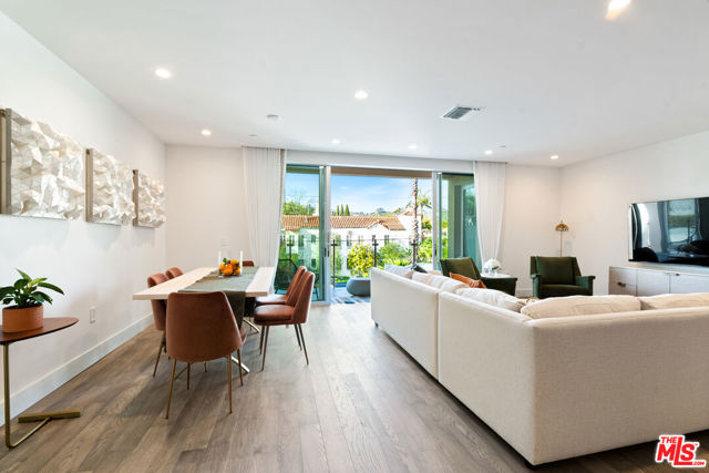 728 N Sweetzer Avenue, West Hollywood CA: https://media.crmls.org/mediaz/3cb77b3b-26ce-4b76-934e-e756d4ae9b1c.jpg