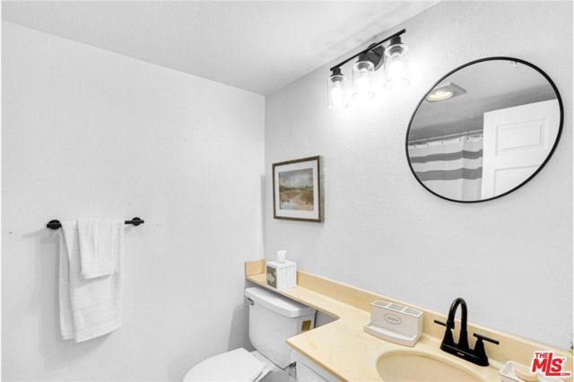 108 W Maple Street, Glendale CA: https://media.crmls.org/mediaz/3cb7f641-4f41-4e1b-bb10-c192f2e7d950.jpg