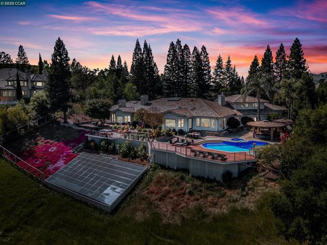 1121 Eagle Nest Ct, Danville CA: https://media.crmls.org/mediaz/3cb82427-fee8-40cb-a01b-5c3052098495.jpg
