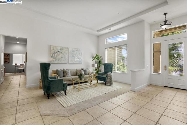 1123 Burghley Ln, Brentwood CA: https://media.crmls.org/mediaz/3cb8470f-7331-4d56-b303-90de91475e9d.jpg