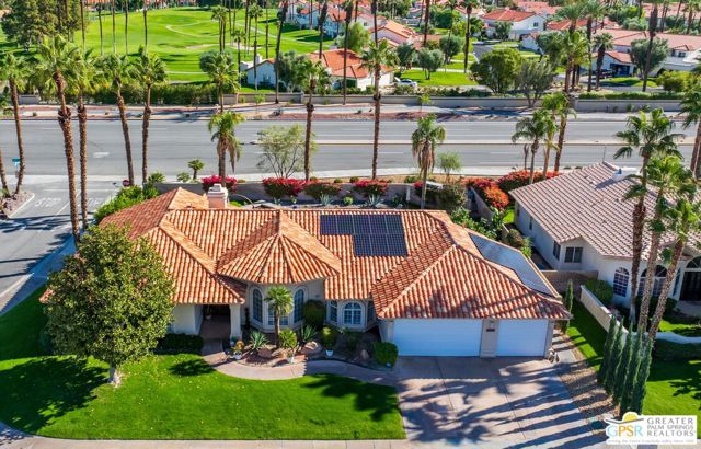 38610 Desert Mirage Drive, Palm Desert CA: https://media.crmls.org/mediaz/3cb87dcf-4d68-4973-8349-a3af5db5d9c2.jpg
