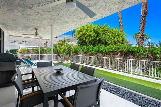1380 Malaga Circle, Palm Springs CA: https://media.crmls.org/mediaz/3cb95d06-76e0-4a82-9464-014892ace408.jpg