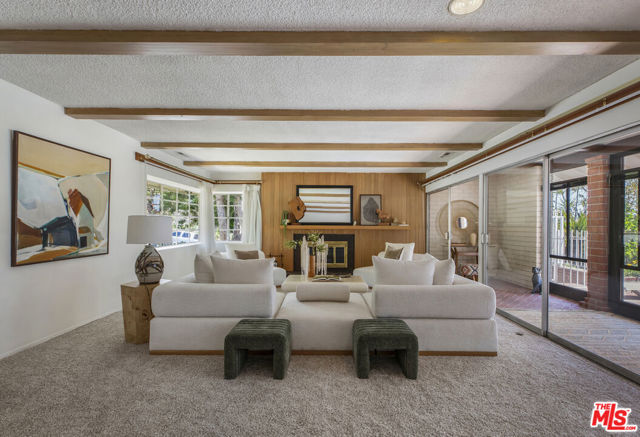 5136 Los Bonitos Way, Los Angeles CA: https://media.crmls.org/mediaz/3cb96bc5-8409-436e-8dcf-1edc582c0dcd.jpg