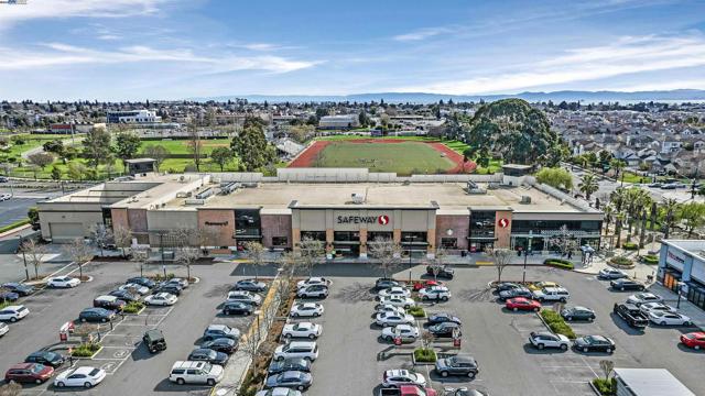 2683 5Th St, Alameda CA: https://media.crmls.org/mediaz/3cb979de-fe51-41c0-8d6a-779ea92bf419.jpg