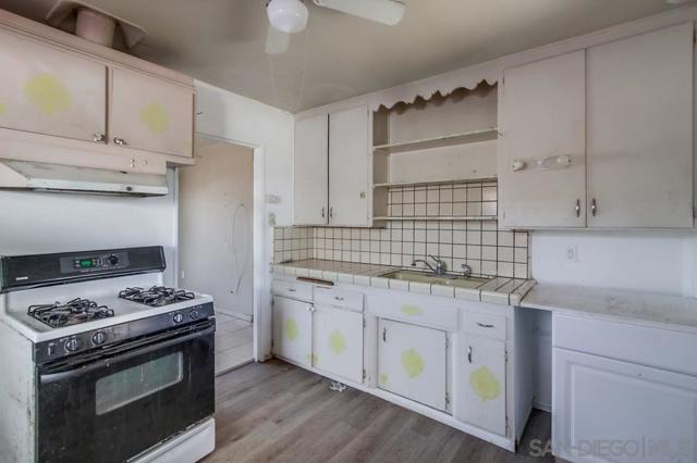 3305 3307 Clairemont Mesa Blvd, San Diego CA: https://media.crmls.org/mediaz/3cb9931c-2e42-4204-b599-a7adbe35d4a2.jpg