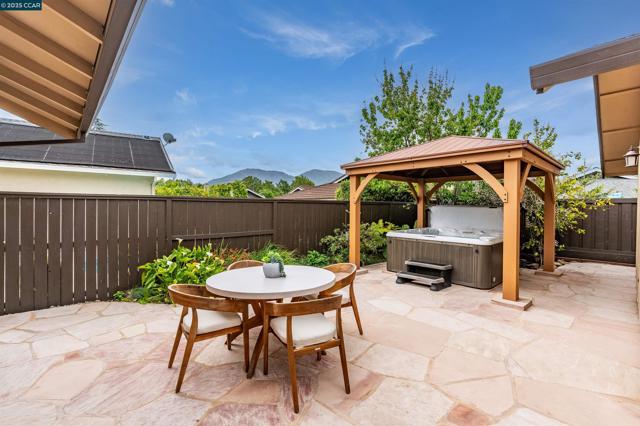 5588 Gonzalez Ct, Concord CA: https://media.crmls.org/mediaz/3cb99db9-3d09-4c27-a54a-d0cf8c955ded.jpg