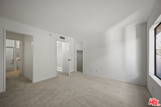 15207 Magnolia Boulevard, 116 photo 20