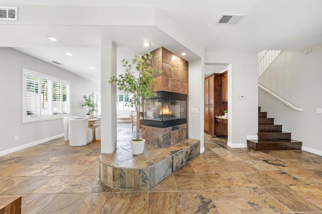 1029 Vista Oak Place, Chula Vista CA: https://media.crmls.org/mediaz/3cba04b7-ff76-4666-b18d-767152b6c5d3.jpg