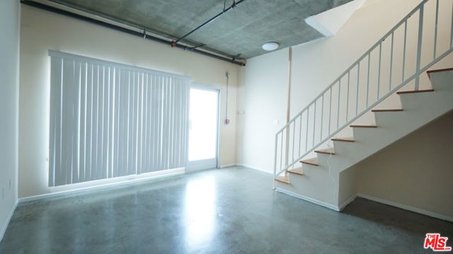 922 W 23Rd Street, Los Angeles CA: https://media.crmls.org/mediaz/3cba78df-a18b-4e1f-8e2e-3a67824d9ed1.jpg