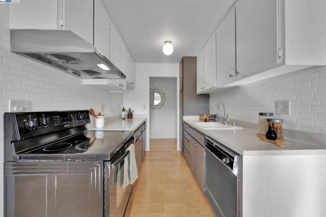 415 Cornell Ave, Albany CA: https://media.crmls.org/mediaz/3cba7bd6-74e8-4d0f-a1ec-3a388ff6d4d0.jpg