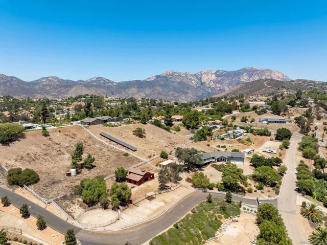 9844 Lorraine Ridge Trail, El Cajon CA: https://media.crmls.org/mediaz/3cbaeafb-de50-4a21-aacc-88ee69791b55.jpg