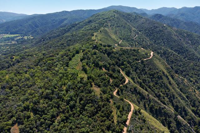 38225 Nason Road, Carmel Valley CA: https://media.crmls.org/mediaz/3cbb2d5c-4c70-4e80-a27b-0e9e16ee8659.jpg
