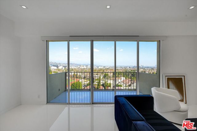 2160 E Century Parkway, Los Angeles CA: https://media.crmls.org/mediaz/3cbb5ad7-80ec-4778-9803-e1562f449358.jpg