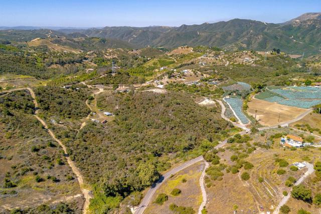 27 Daily Road, Fallbrook CA: https://media.crmls.org/mediaz/3cbb6e88-71b8-487b-83d3-9452e105ab5d.jpg