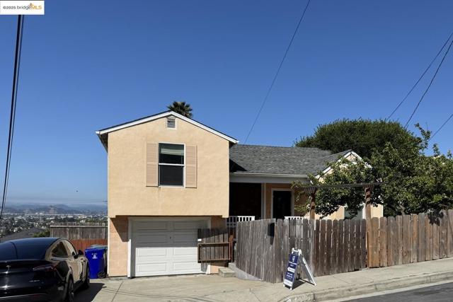 6084 Monterey AVE, Richmond CA: https://media.crmls.org/mediaz/3cbbae17-91d5-49b0-a6bd-56f80e09df0b.jpg