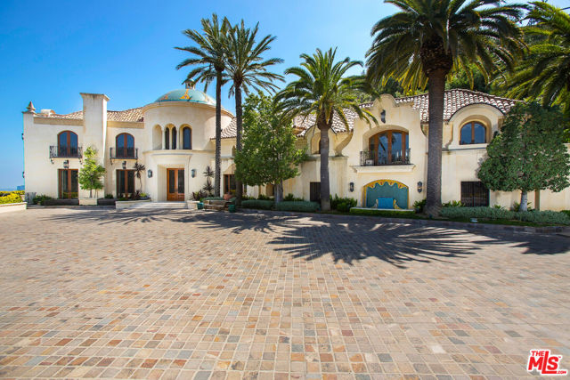 10066 Cielo Drive, Beverly Hills CA: https://media.crmls.org/mediaz/3cbbc029-128f-49a5-9b9b-b48c7ed3306e.jpg