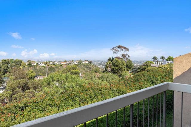 6635 Caminito Scioto, La Jolla CA: https://media.crmls.org/mediaz/3cbbf752-a6ad-419a-a247-213b4cedce34.jpg