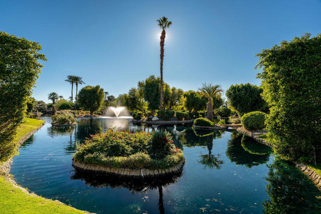 108 Waterford Circle, Rancho Mirage CA: https://media.crmls.org/mediaz/3cbc66f9-a234-4f1e-957b-e32366f5bc1f.jpg