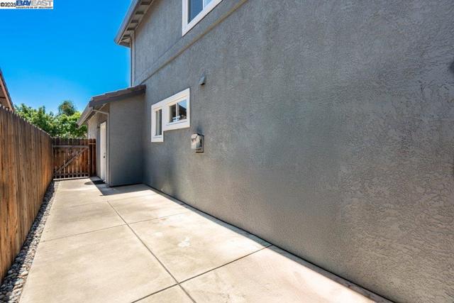 2315 Sabrina Way, Tracy CA: https://media.crmls.org/mediaz/3cbc8b4f-4b4b-45ce-bc68-b9f6b1fcd759.jpg