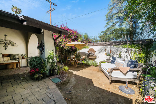4635 Bellflower Avenue, North Hollywood CA: https://media.crmls.org/mediaz/3cbd5956-a636-4494-a16e-279fb3a945ed.jpg