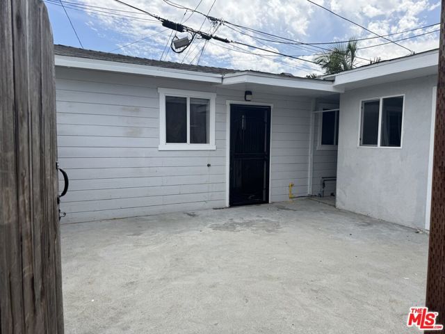 1726 W 37th Place, Los Angeles CA: https://media.crmls.org/mediaz/3cbd710c-346e-4c93-a0e9-719415ff140b.jpg