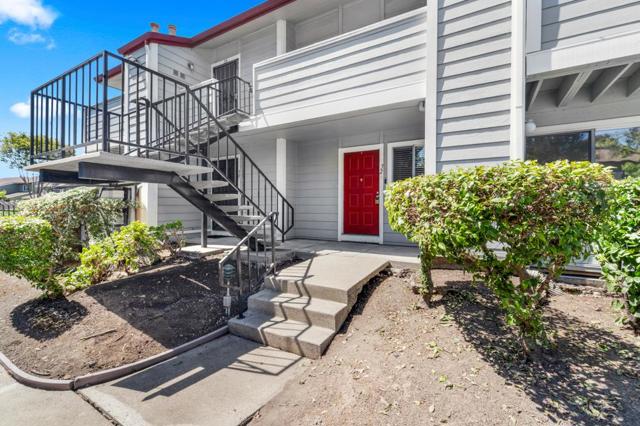 29628 Desert Oak Ct, Hayward CA: https://media.crmls.org/mediaz/3cbde651-fa4e-4e4d-9ee8-0569c758f9dc.jpg