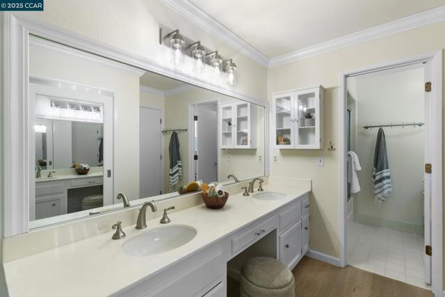 120 Heritage Oaks Pl, Alamo CA: https://media.crmls.org/mediaz/3cbee6a3-4fc6-4d3e-85e3-5f5c7728d23c.jpg