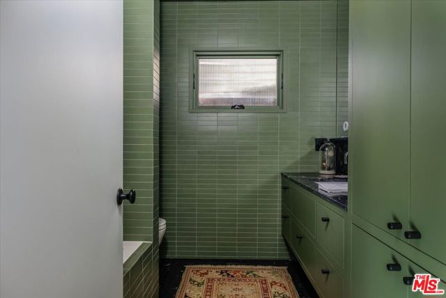 4934 La Roda Avenue, Los Angeles CA: https://media.crmls.org/mediaz/3cbf1c4f-cb46-4dda-ab5f-7cf4742949c7.jpg