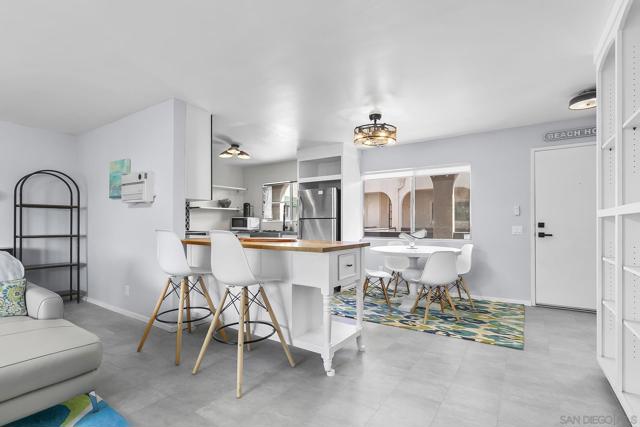 2510 Clairemont Dr, San Diego CA: https://media.crmls.org/mediaz/3cbf5866-add9-49a2-887d-9288400f65a9.jpg