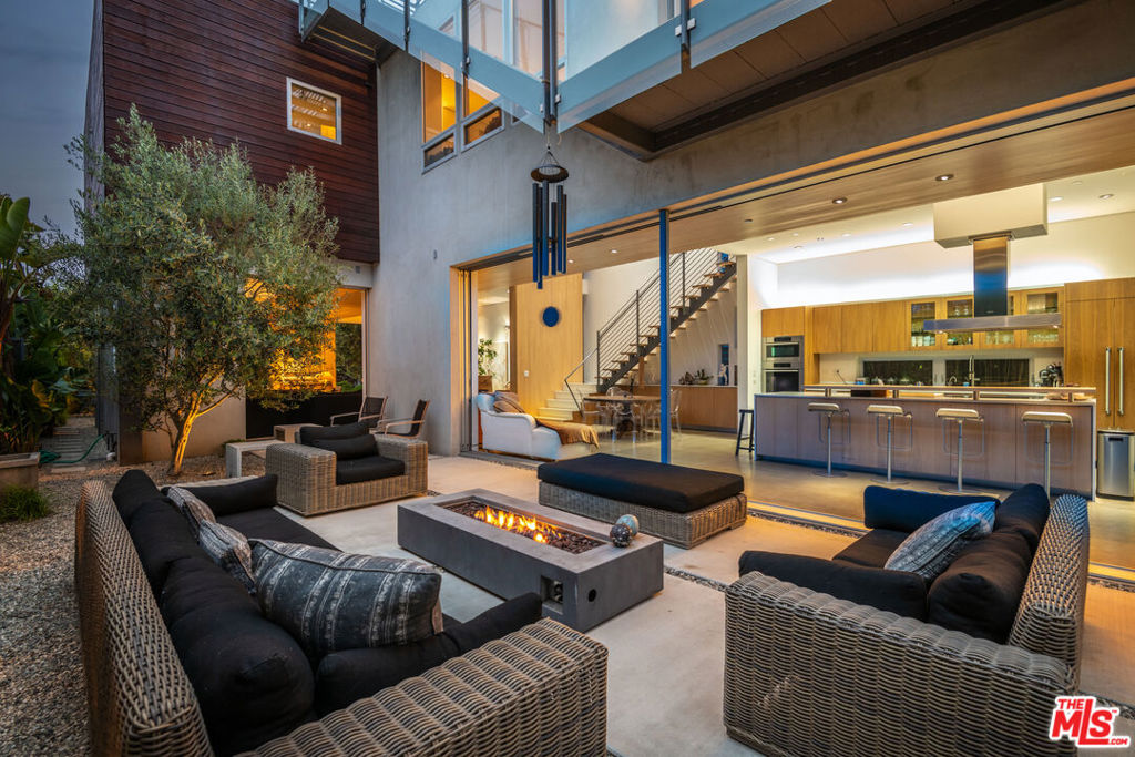 716 Brooks Avenue — architectural residence