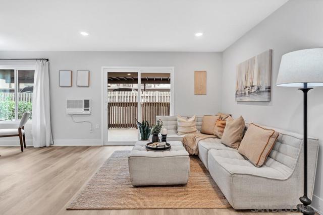 8644 Via Mallorca, La Jolla CA: https://media.crmls.org/mediaz/3cbfcb3b-2f45-41b9-bc68-8ccf0c92ed37.jpg