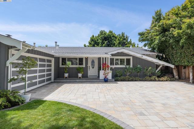 30113 Treeview St, Hayward CA: https://media.crmls.org/mediaz/3cbfe0a0-0e67-4b39-9371-bc24fb568f34.jpg