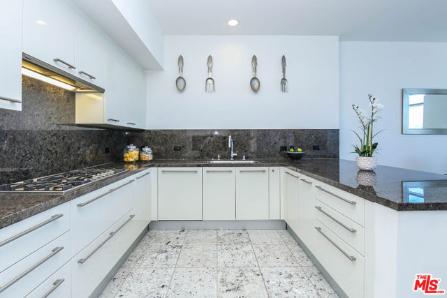 900 W OLYMPIC Boulevard, Los Angeles CA: https://media.crmls.org/mediaz/3cc0610b-e07a-4b82-bcce-ed8233341611.jpg