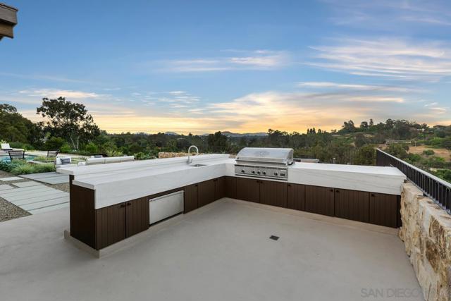 4728 El Aspecto, Rancho Santa Fe CA: https://media.crmls.org/mediaz/3cc06efa-9eb1-41c7-a03c-6da55859e9fb.jpg