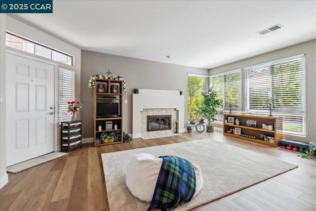 771 Lakemont PL, San Ramon CA: https://media.crmls.org/mediaz/3cc09dd1-f425-4d1e-8afd-d50e5356c4b7.jpg
