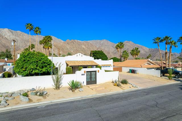 52685 Avenida Ramirez, La Quinta CA: https://media.crmls.org/mediaz/3cc0faf0-0710-4699-8c55-0e5376e90b15.jpg