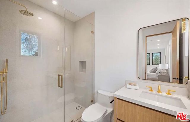 4453 Gentry Avenue, Valley Village CA: https://media.crmls.org/mediaz/3cc10f77-18ea-464f-97ae-281945b27fbb.jpg