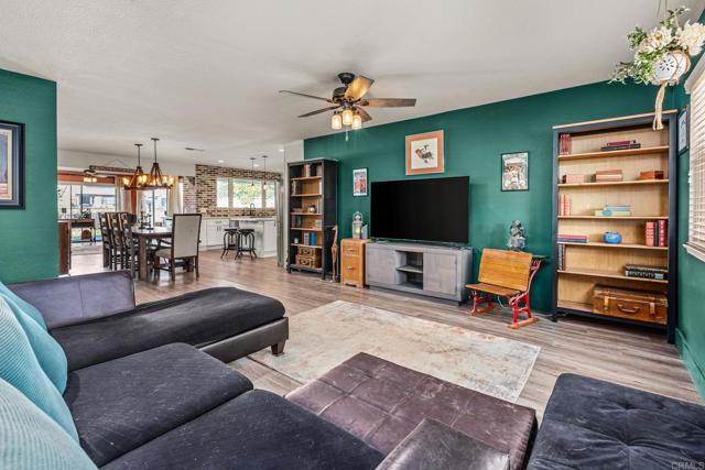 Detail Gallery Image 3 of 24 For 1554 W Country Club Ln, Escondido,  CA 92026 - 3 Beds | 2 Baths