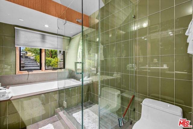 1421 Fernwood Pacific Drive photo 22