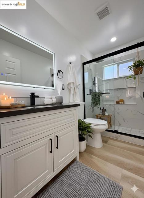 2427 67th Ave, Oakland CA: https://media.crmls.org/mediaz/3cc23faa-d36b-4490-a74a-922586bea666.jpg