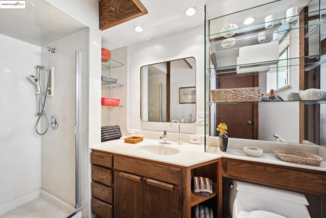 7046 Cutting Blvd, El Cerrito CA: https://media.crmls.org/mediaz/3cc2be3c-b108-4f7f-b464-8c103eeb64fe.jpg